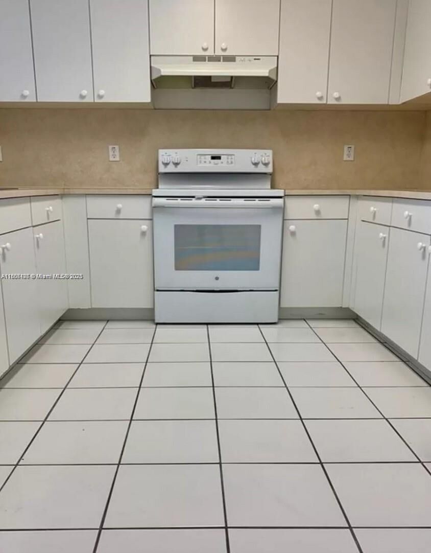 Property Photo:  1627 NW 18th St 304  FL 33125 