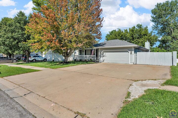 Property Photo:  2604 SW Ancaster Rd  KS 66614 