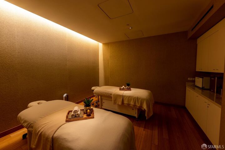 Property Photo:  301 Mission Street 56D  CA 94105 