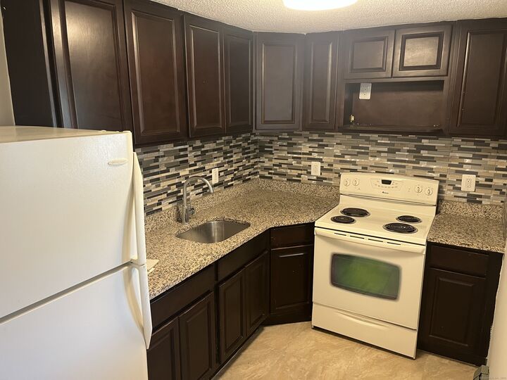 Property Photo:  32 Cook Avenue B25  CT 06451 