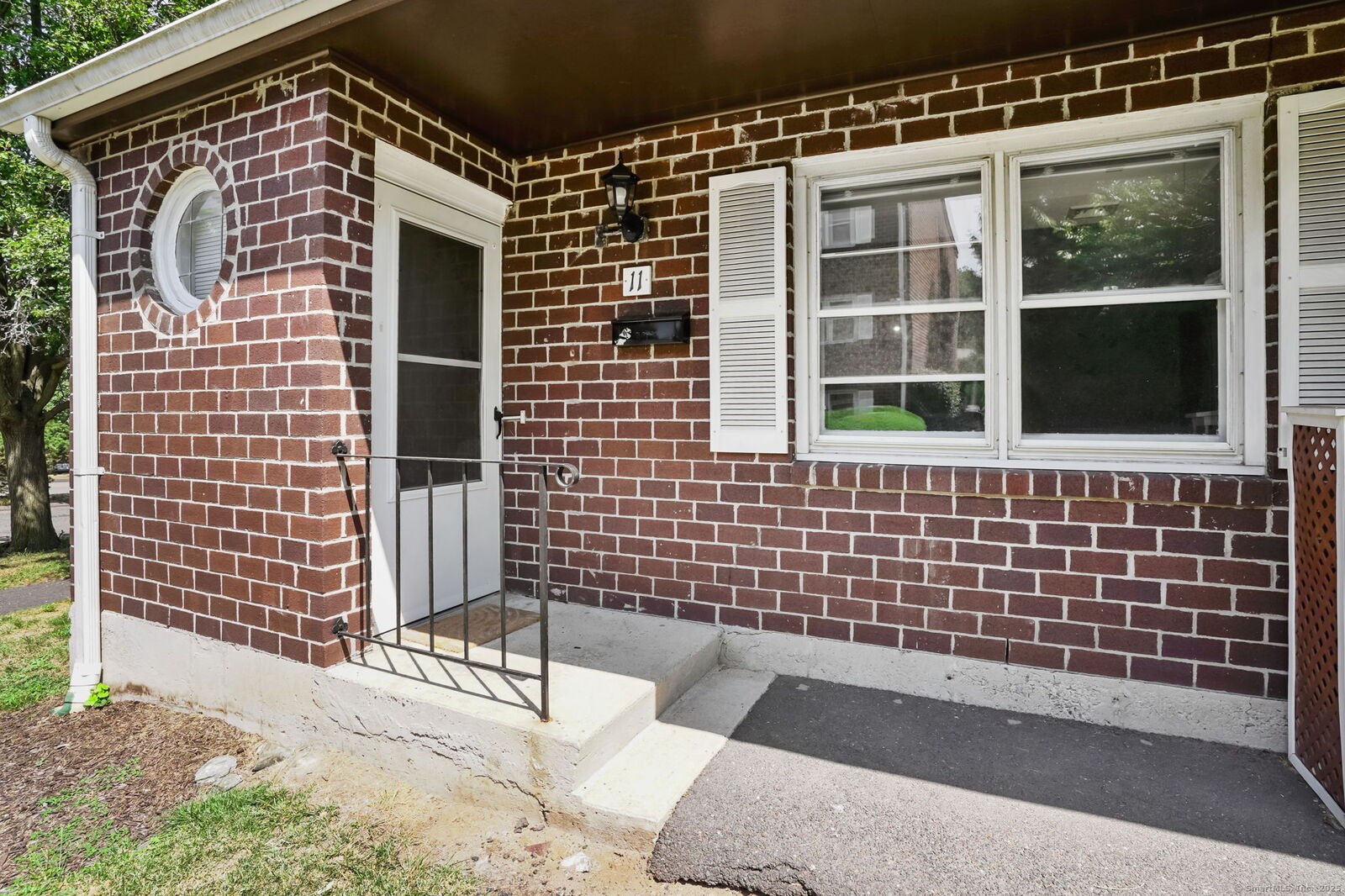 Property Photo: 11 Savin Park 11 CT 06516