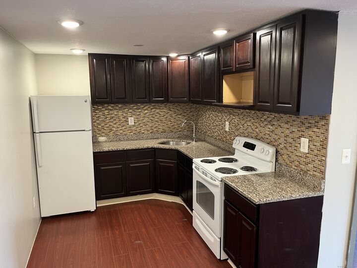 Property Photo:  32 Cook Avenue D28  CT 06451 