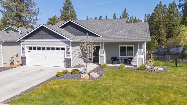 Property Photo:  721 E Canterbury Ln  WA 99005 