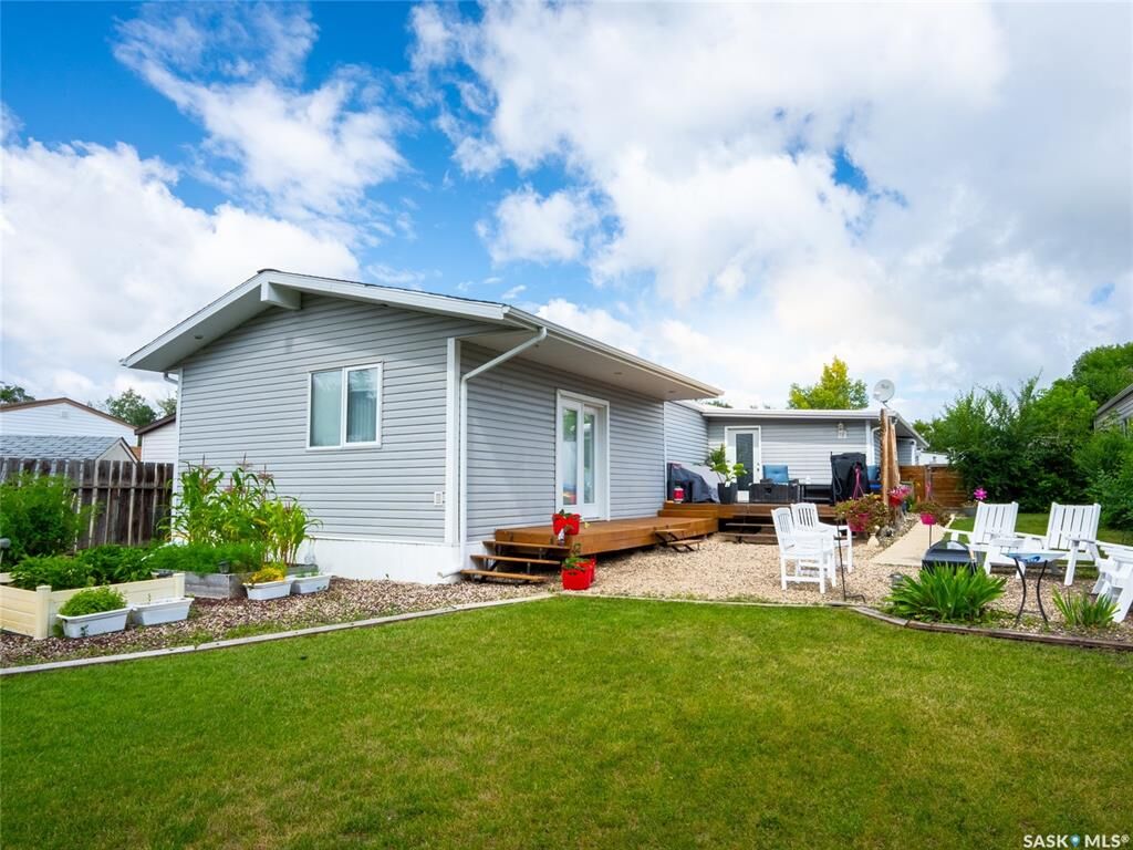 Property Photo:  20 Crystal Drive  SK S4L 1B3 
