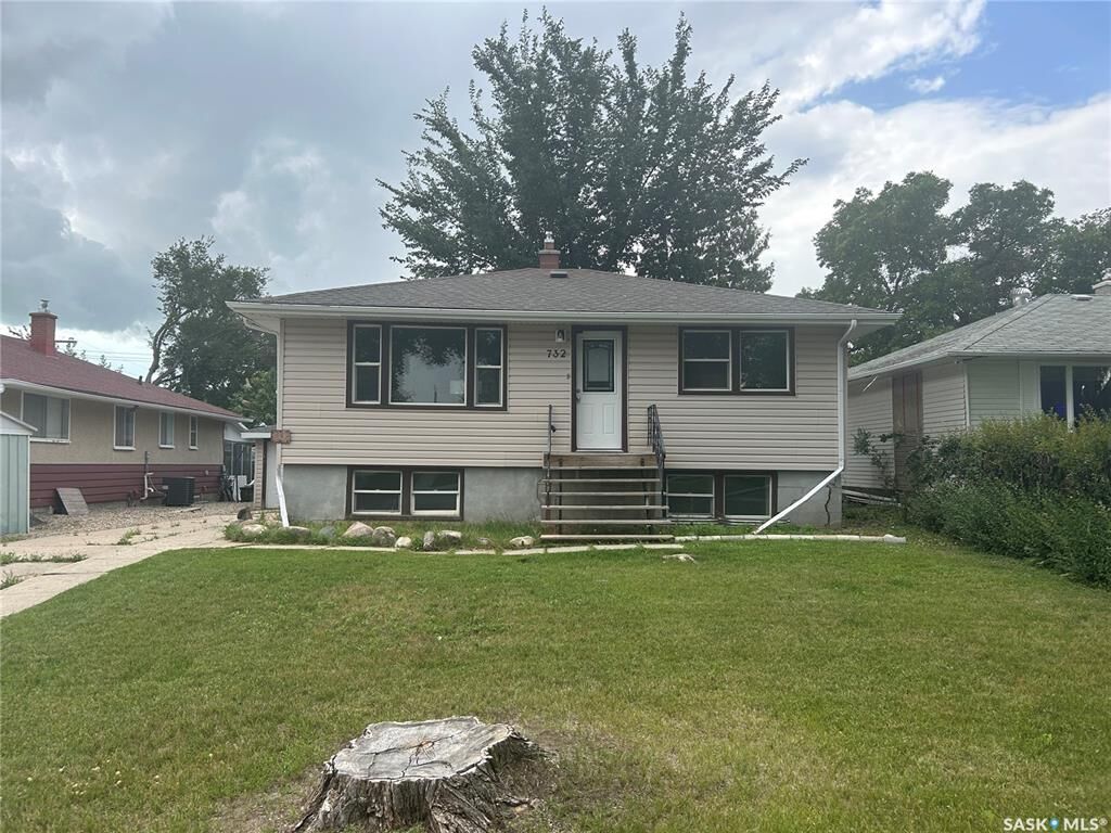 Property Photo: 732 Grey Street SK S4T 5G5