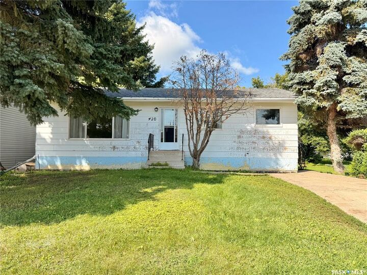 420 Simpson Street  Outlook SK S0L 2N0 photo