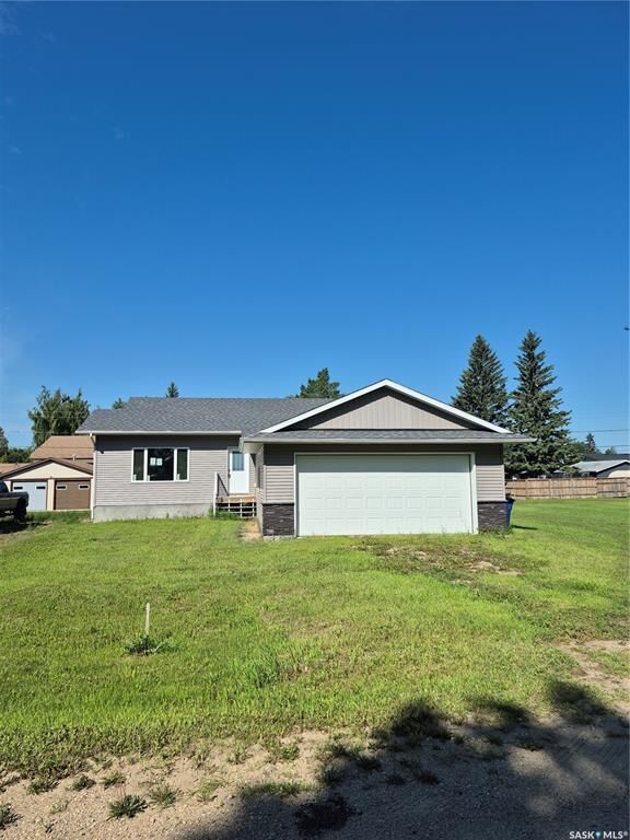 Property Photo: 620 Lunn Street SK S0K 0J0