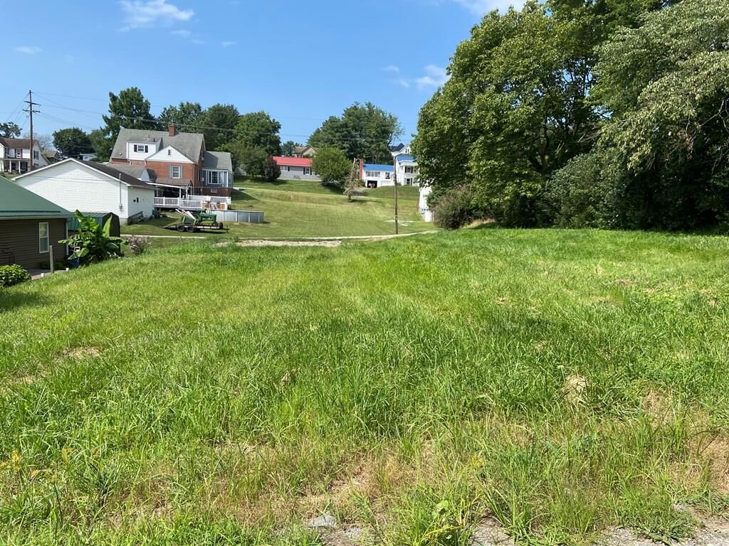 Property Photo:  509 3rd St  OH 45692 