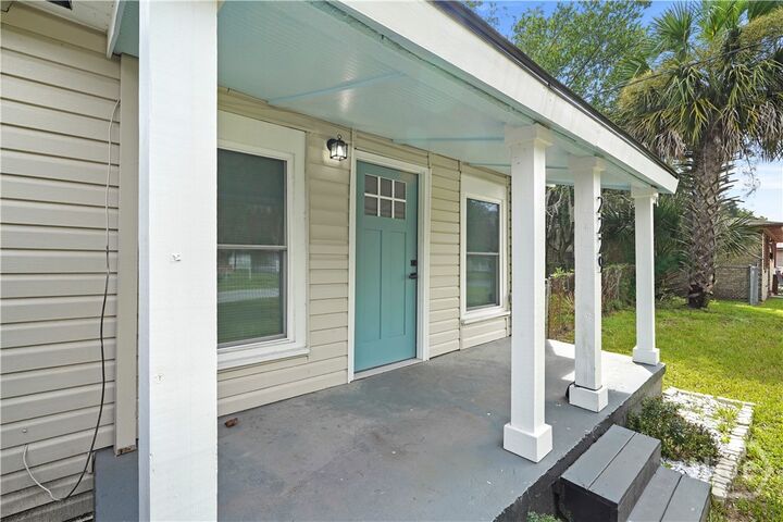 Property Photo: 2229 E Gwinnett Street GA 31404