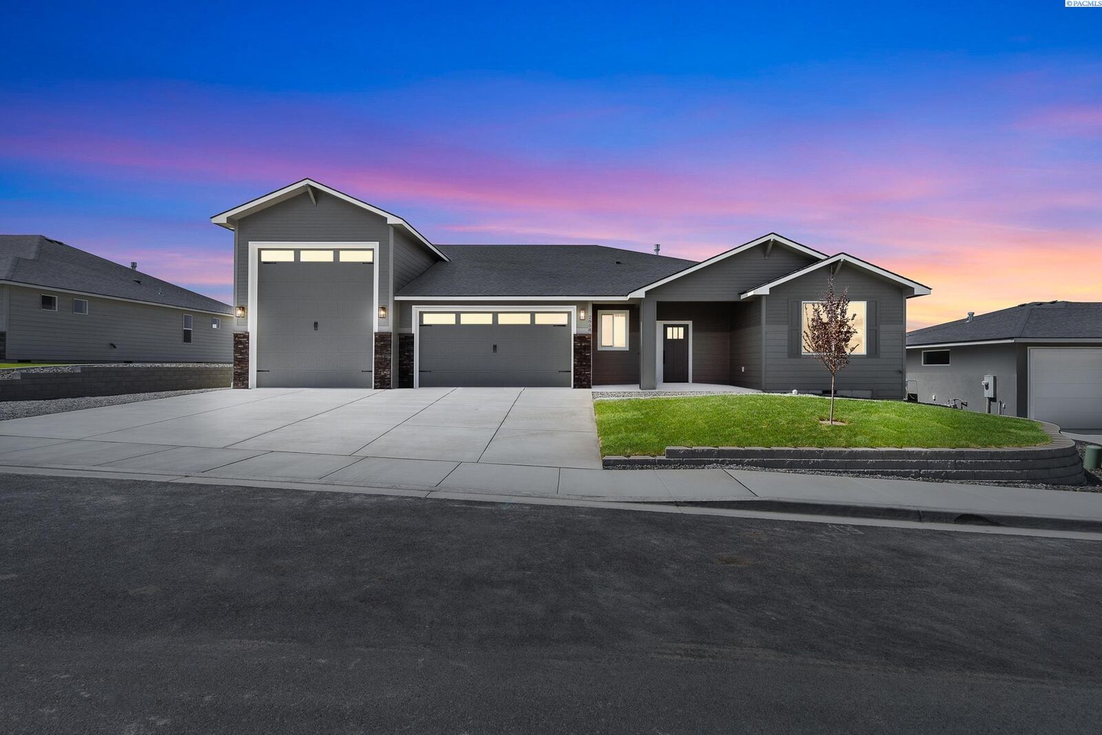 Property Photo: 2858 S Belfair Pl WA 99337