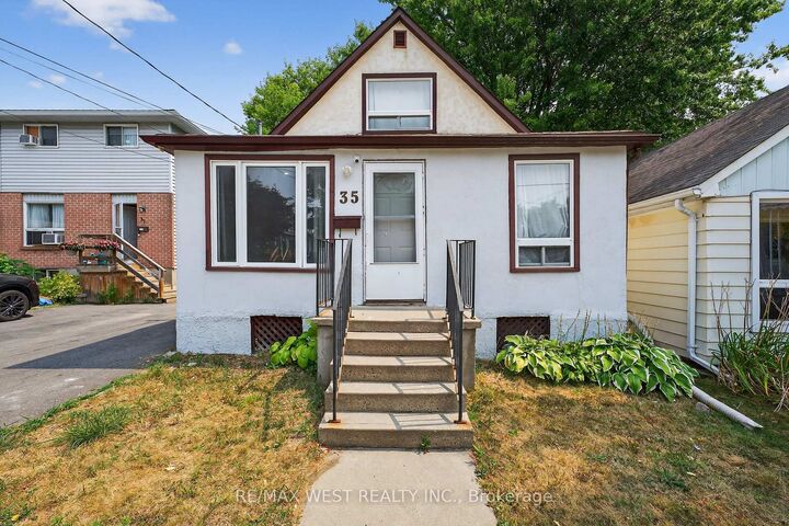 Property Photo: 35 Kingscourt Avenue ON K7K 4N6