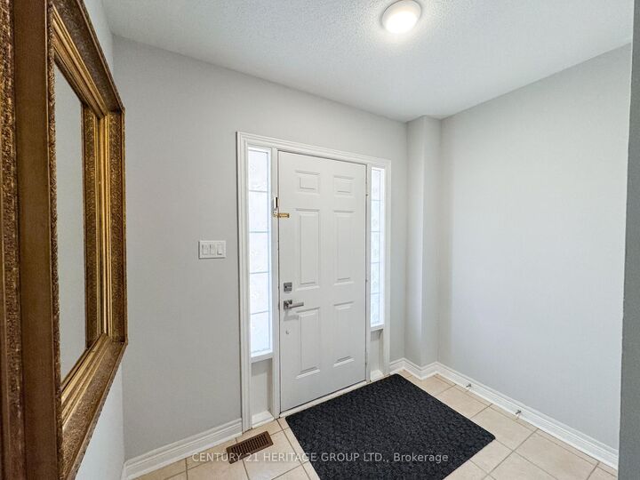Photo de la propriété: 47 Christephen Crescent ON L4S 2S6