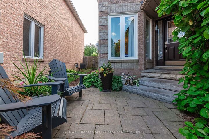 Photo de la propriété:  17 Saddletree Trail  ON L6X 4M5 