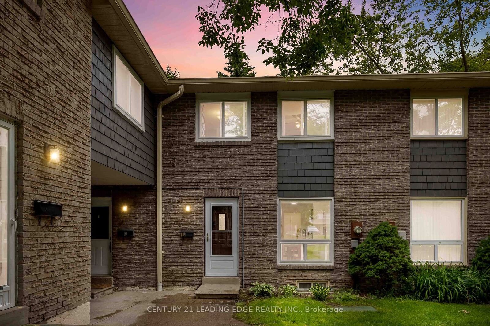 Photo de la propriété: 18 Rock Fern Way ON M2J 4N2