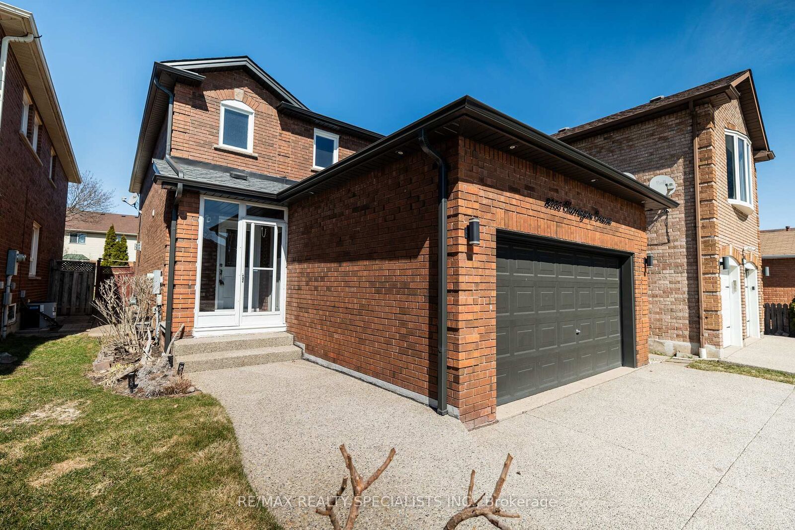 Property Photo: 3455 Cherrington Crescent ON L5L 5B9