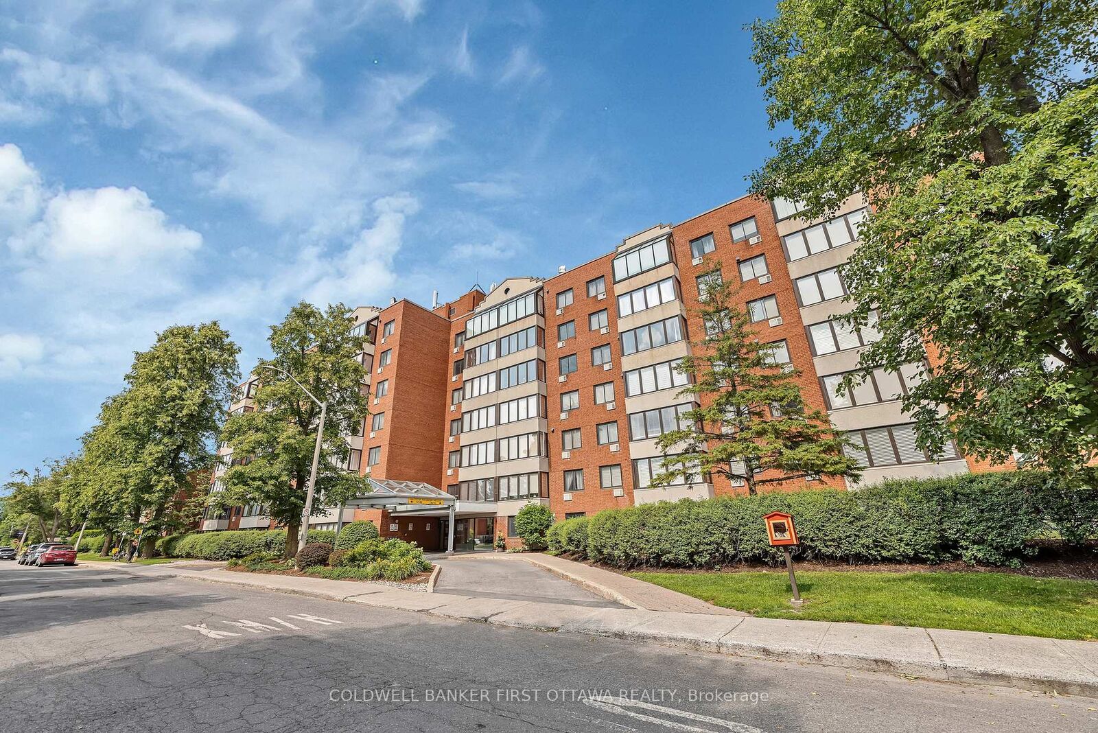 Property Photo:  225 Alvin Road 111  ON K1K 4H6 