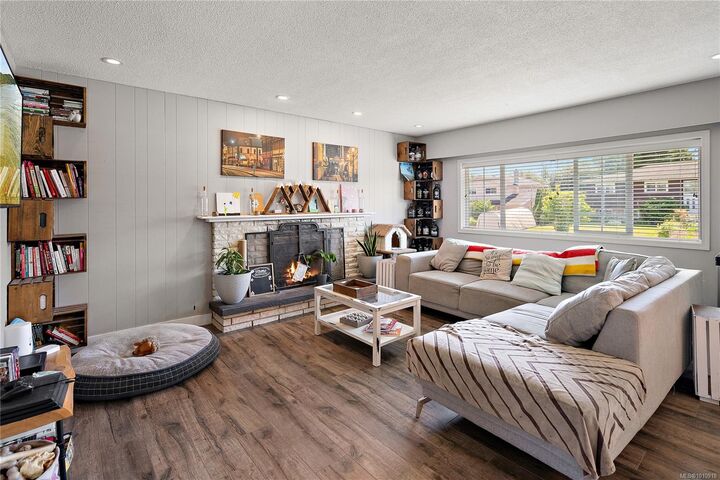 Property Photo: 2015 Linda Pl BC V8L 2N4