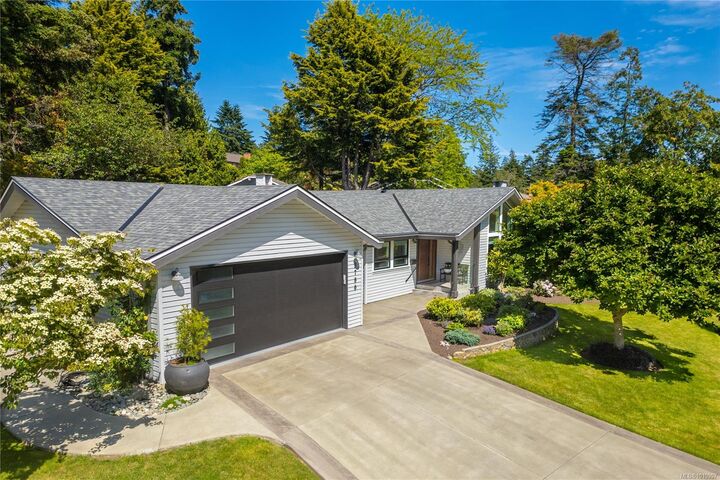 Property Photo: 2780 Arbutus Rd BC V8N 5X4
