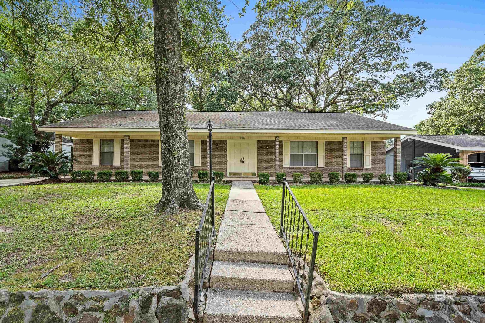 Property Photo:  2308 W Lantern Lane  AL 36693 
