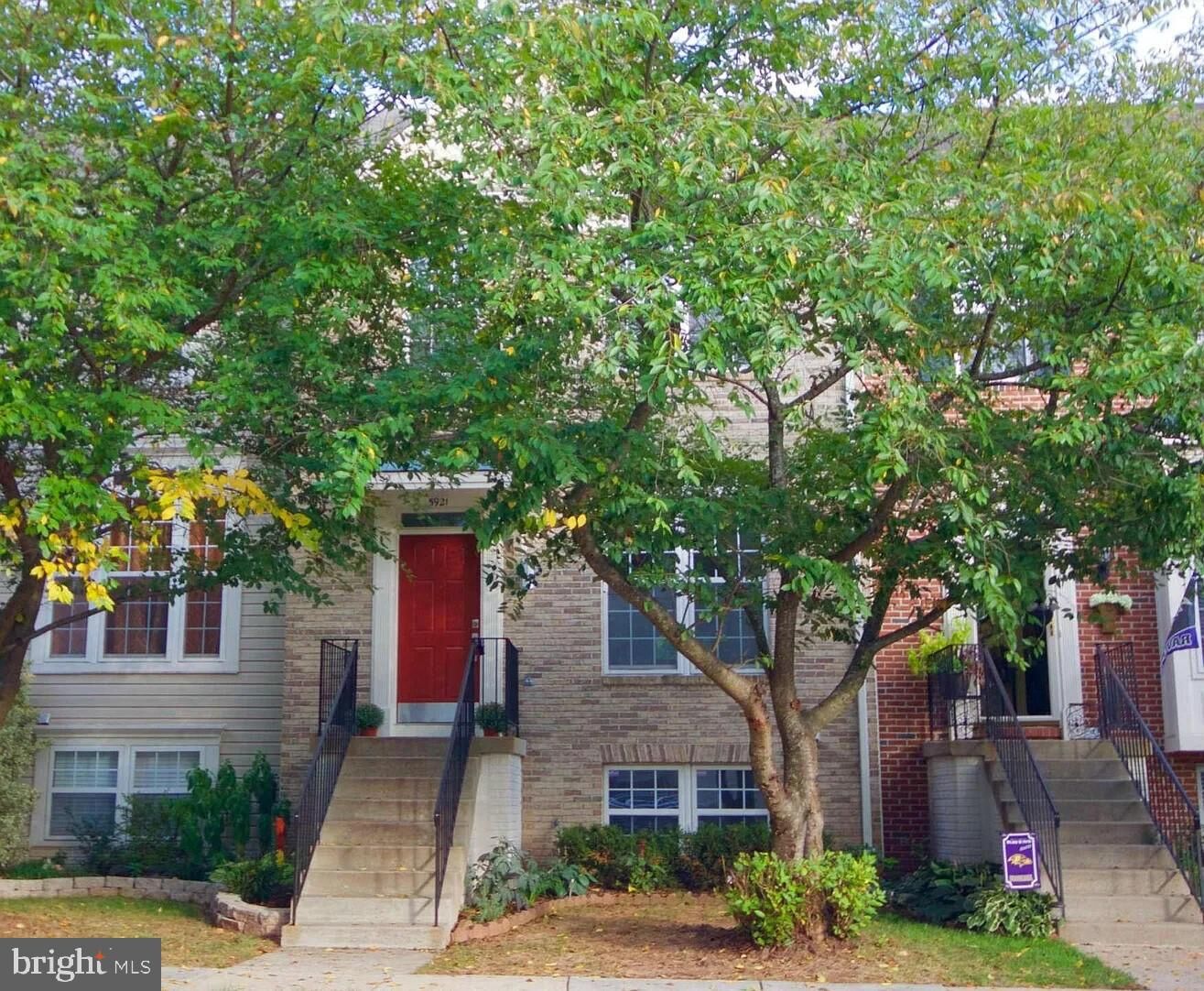 Property Photo: 5921 Raina Drive VA 20120