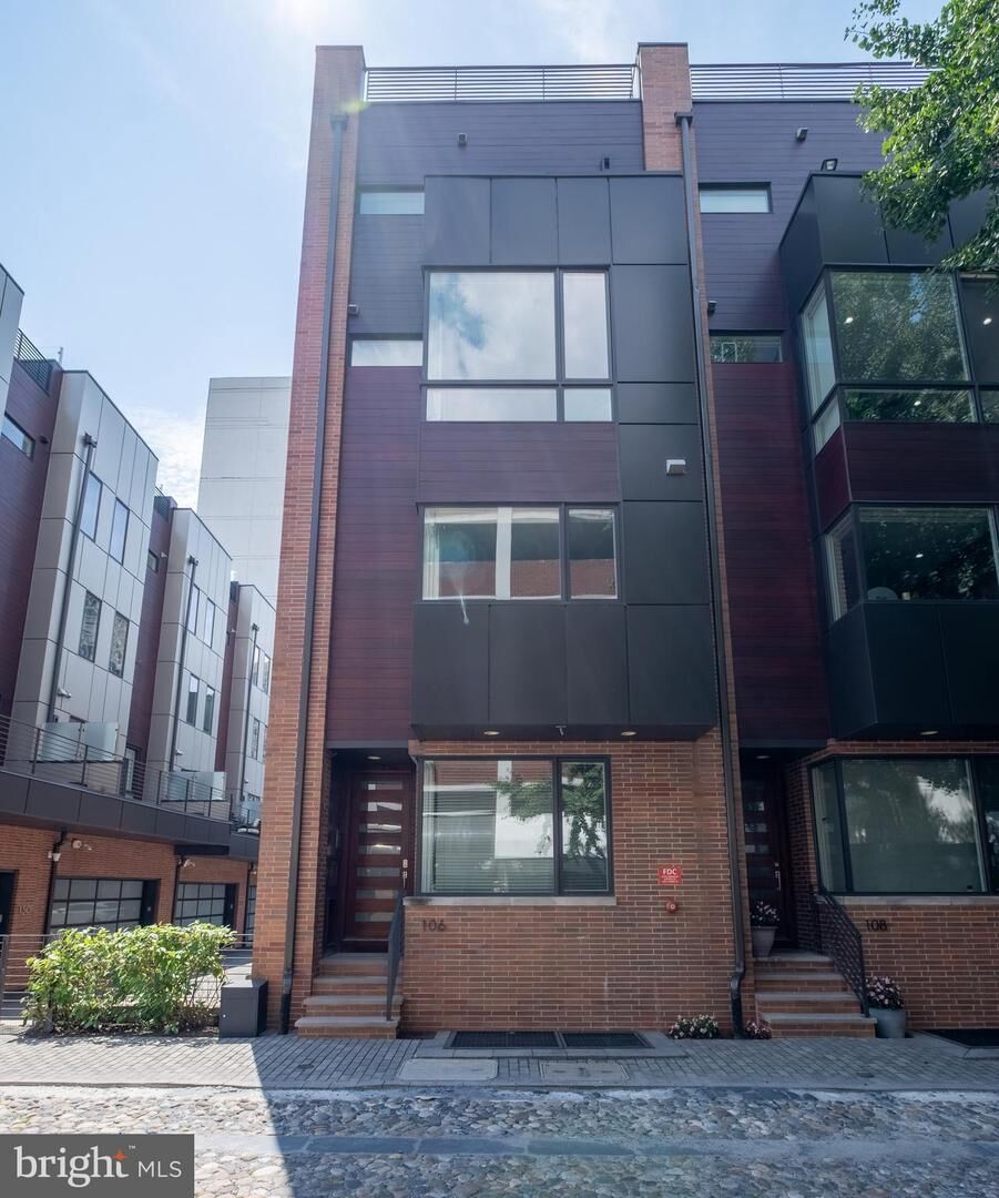 Property Photo:  106 Sansom Street  PA 19106 