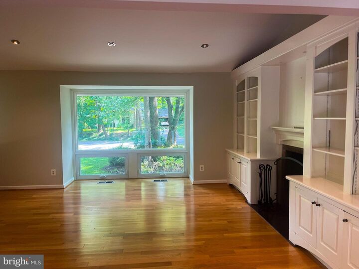 Property Photo:  9 Persimmon Court  MD 20817 