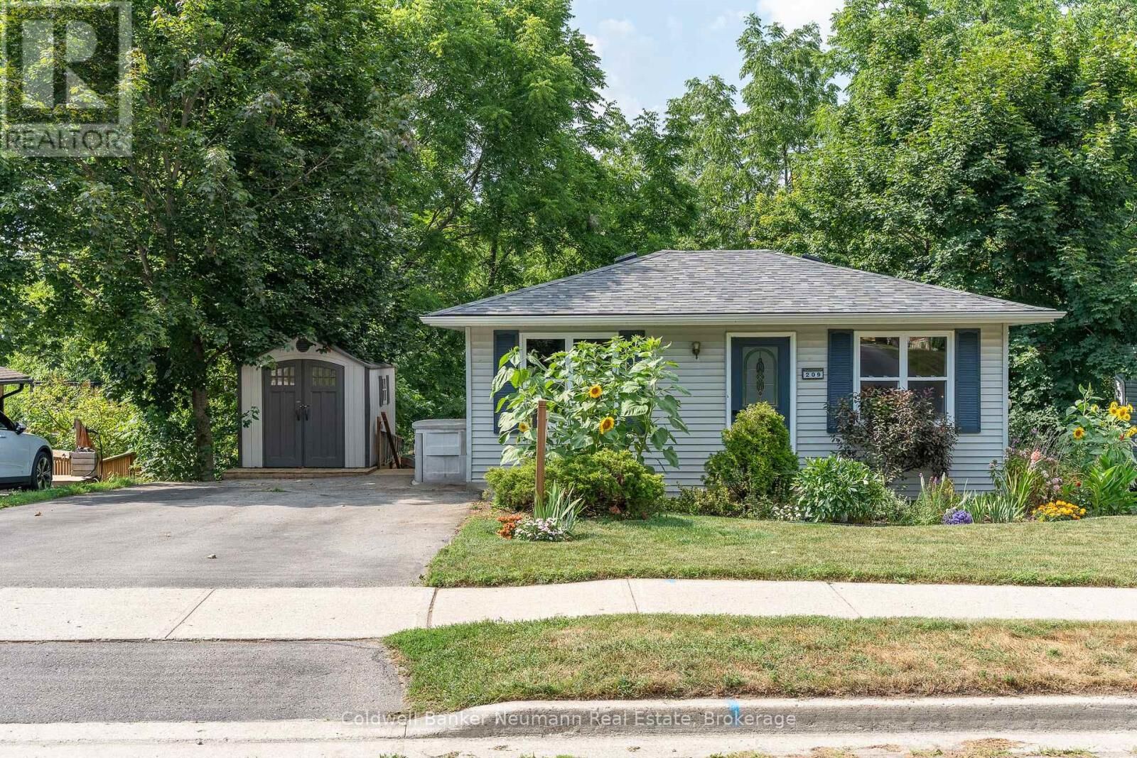 Property Photo: 209 Wellington Street ON N1M 3E1