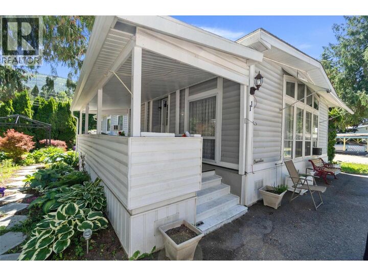 Photo de la propriété:  5161 63 Avenue Northeast 11  BC V0E 1K0 