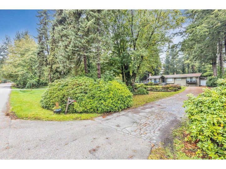 13925 56  Surrey BC V3X 2Z9 photo
