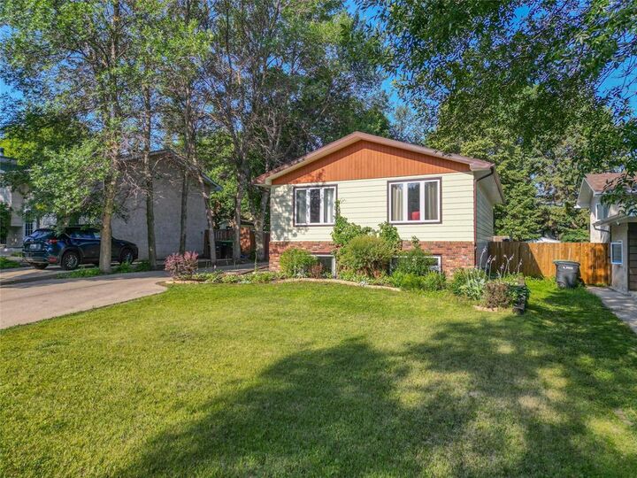 Property Photo:  10 Wankling Boulevard  MB R7B 3G5 