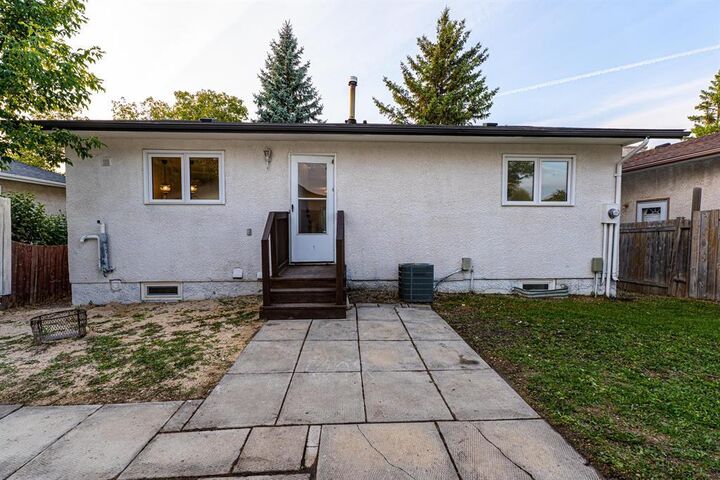 Property Photo:  1082 Chancellor Drive  MB R3T 4V4 
