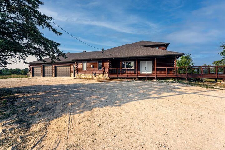 Property Photo:  949 Strathnaver Avenue  MB R1A 4L5 