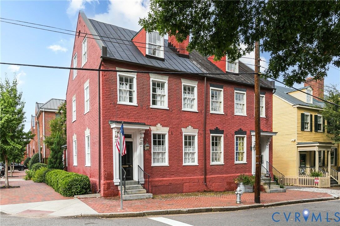 Property Photo: 1815 E Grace Street VA 23223