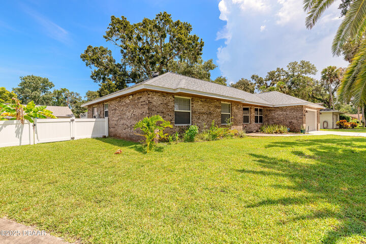 Property Photo:  923 Sand Crest Drive  FL 32127 