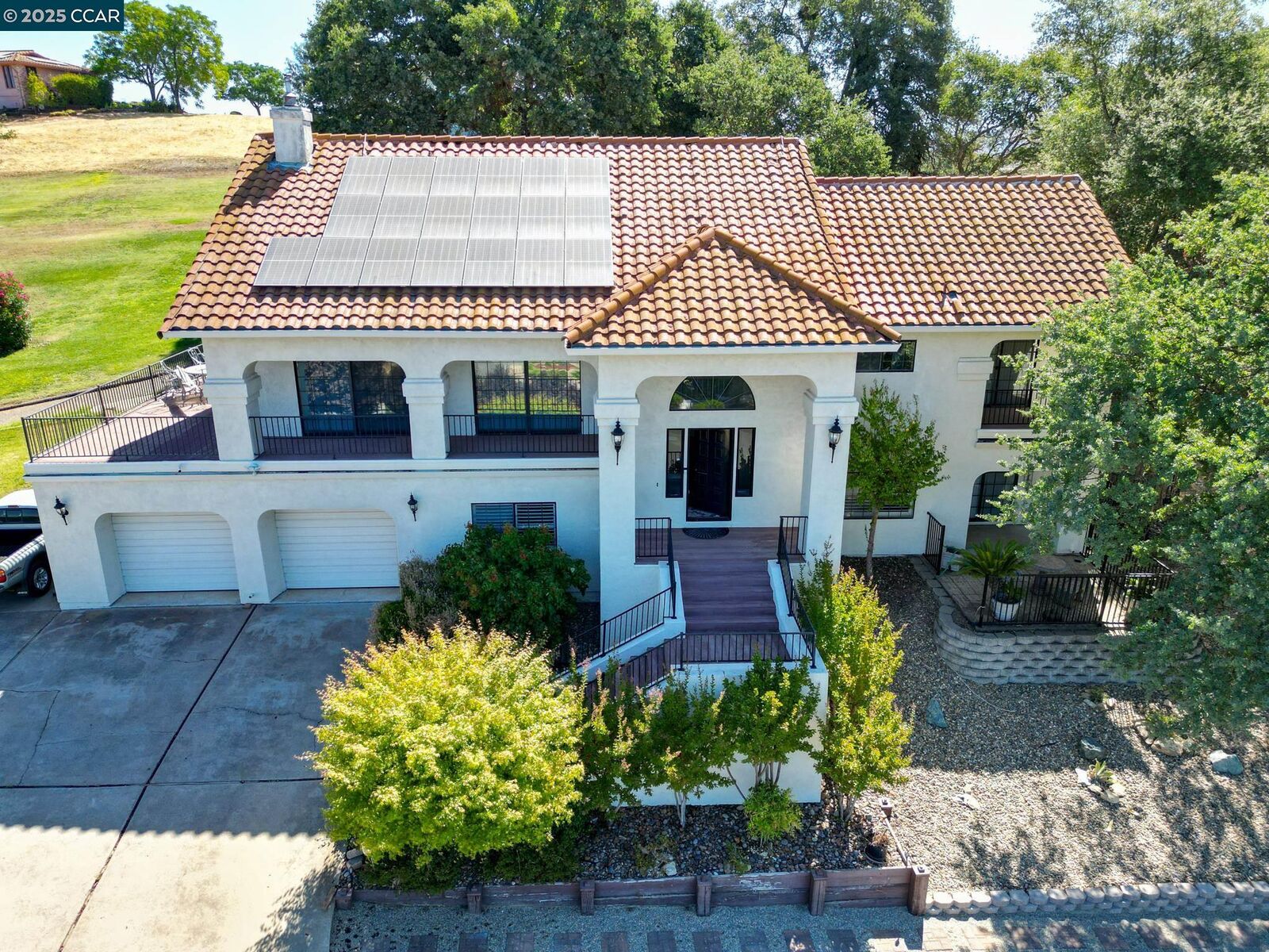 Property Photo: 643 Old Course Ct CA 95252