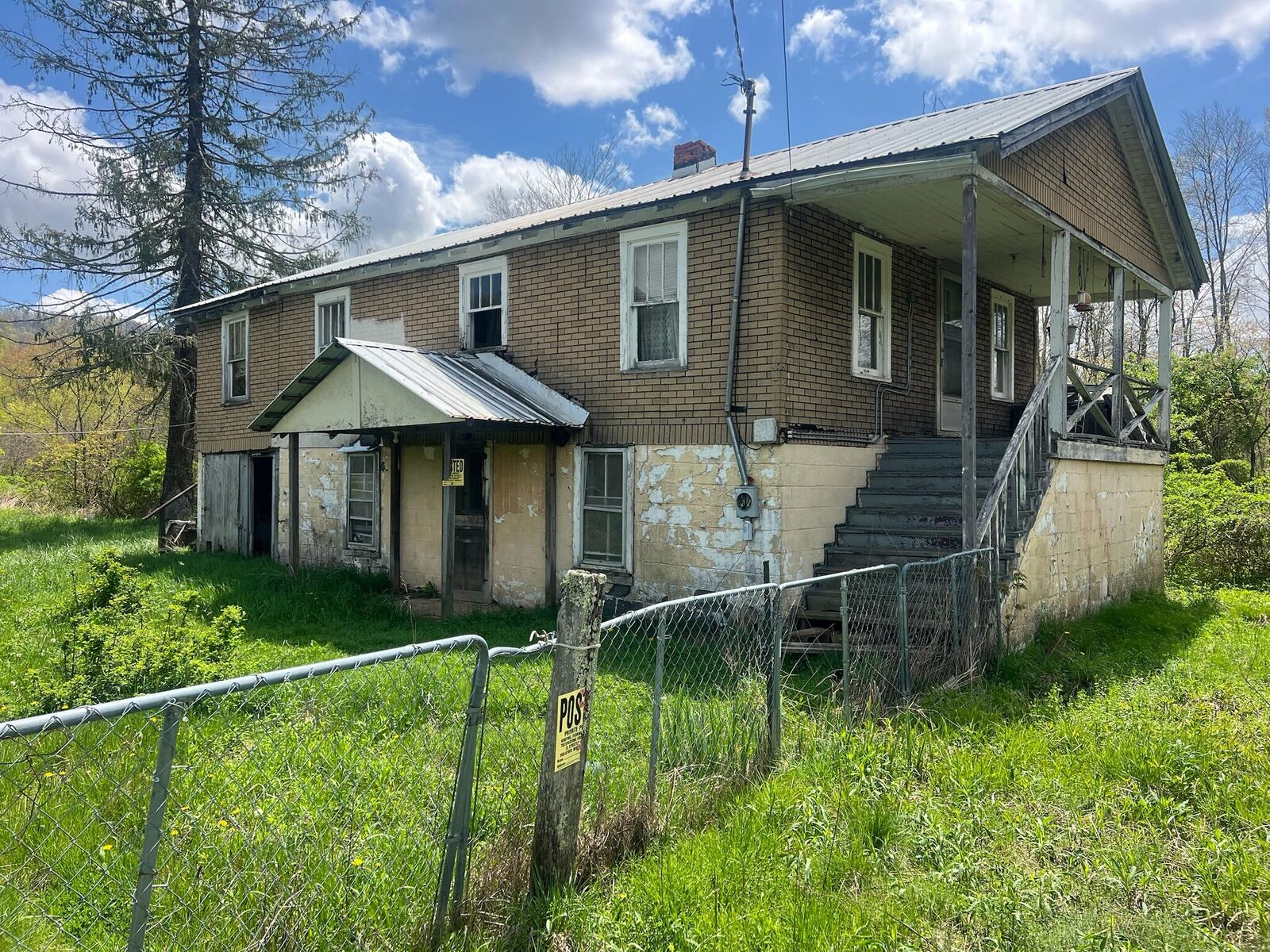 Property Photo:  301 23rd St  WV 25962 