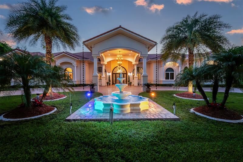 Property Photo:  5801 Estates Dr  FL 33330 