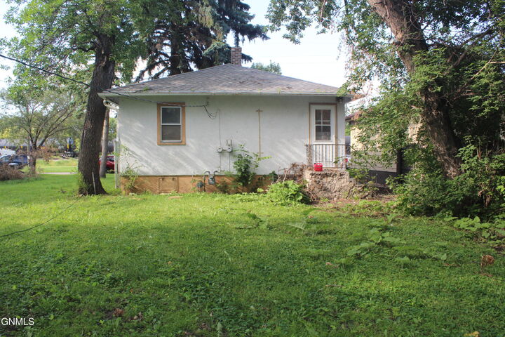 Property Photo: 443 1st Street W ND 58401