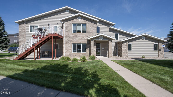 2121 Sundancer Loop SE 3  Mandan ND 58554 photo