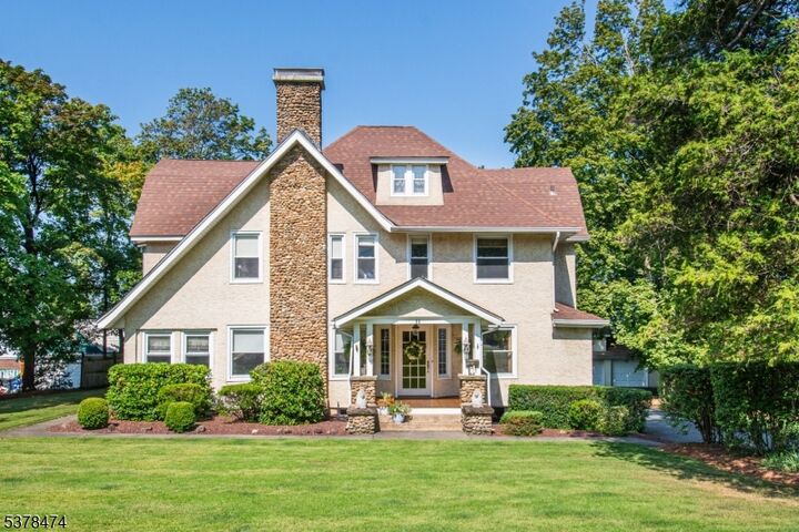 Property Photo: 11 Hillcrest Rd NJ 07006
