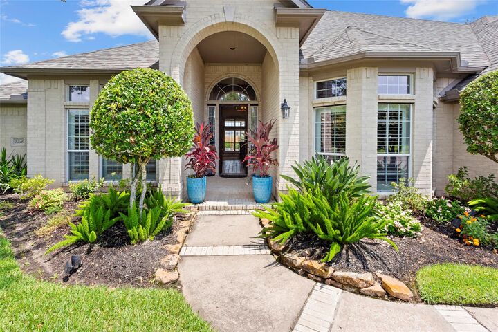 Property Photo: 2216 Lakeway Drive TX 77546
