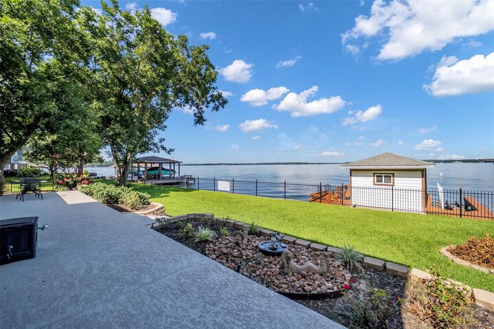Property Photo:  16314 Hunters Circle  TX 77356 