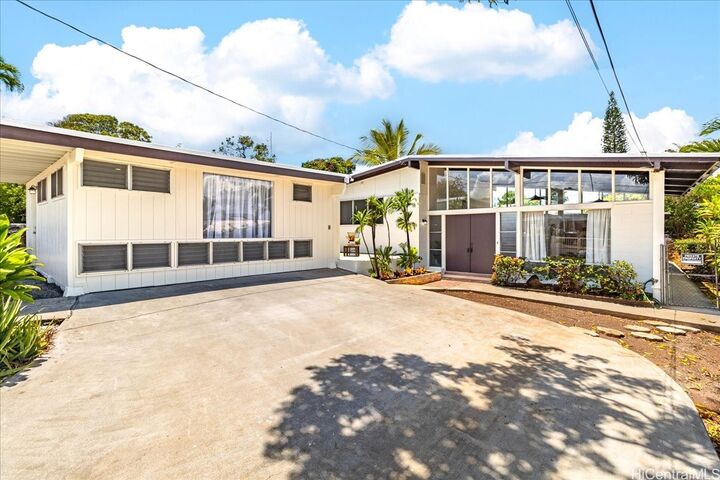 4321 Punihi Street  Honolulu HI 96818 photo