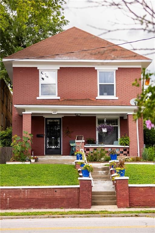 Property Photo: 622 W Lexington Avenue MO 64050