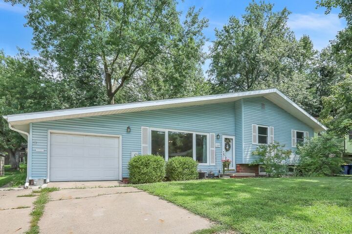 1104 Hazel Street  Pella IA 50219 photo