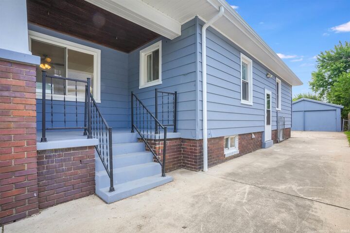 Property Photo:  34 N Kelsey Avenue  IN 47711-6052 