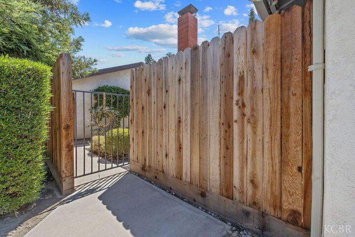 Property Photo:  1931 E Beech Avenue  CA 93292 