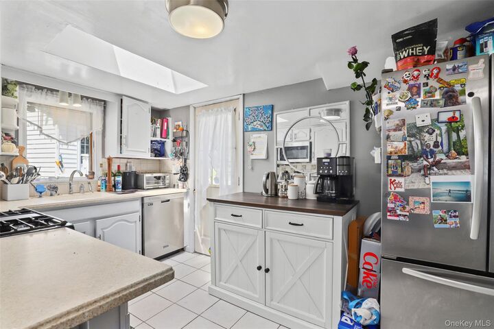 Property Photo:  10 Kenton Road  NY 12563 