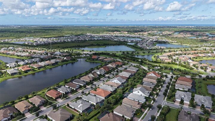 Property Photo:  5741 Bay Pine Way  FL 34238 