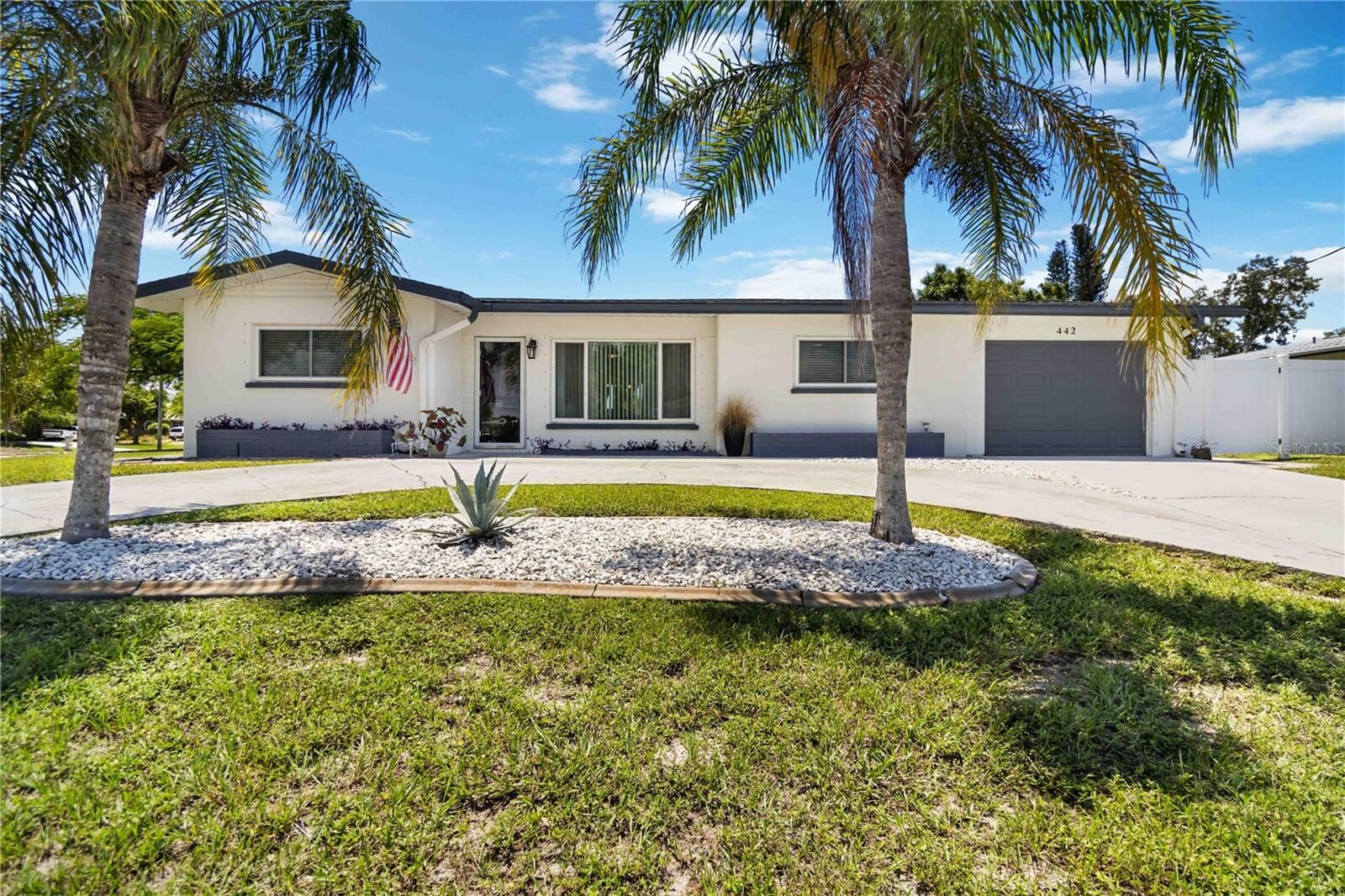 Property Photo:  442 Hickory Road  FL 34293